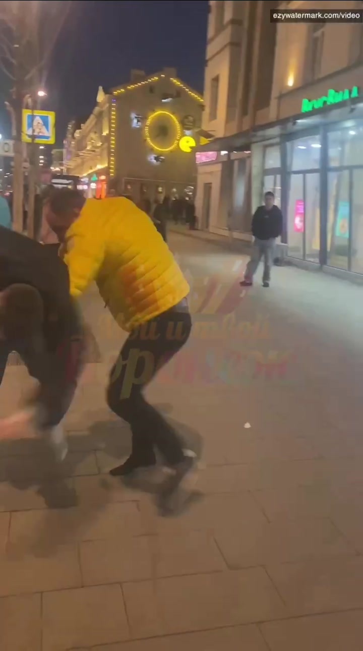 Watch Free Man Jumped By Shoplifters After He Tried To Stop Them Efukt Tv