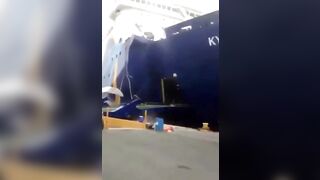 The Ferry “Kydon” destroys a pier at the Santa Domingo port