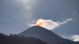 Real-time eruption footage of the Reventador volcano, Ecuad