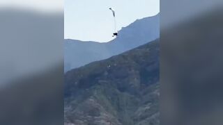 Paraglider survives parachute tangle