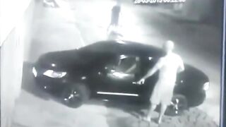 Off duty cop plays no games with robbers