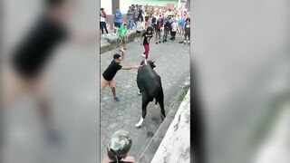 Man-knocked-unconscious-stomped-by-bull-festivities-nicaragua