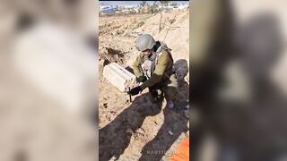 IDF soldier getting rid of the last part from the Sajaiya neighborhood