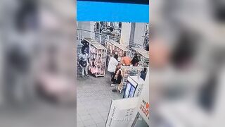 Shoplifter Covers His Face With Shit To Escape