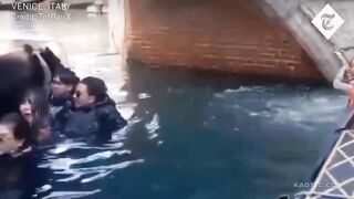 Chinese Narcissists Capsize Gondola In Italy After Being Told To Stop Taking Selfies