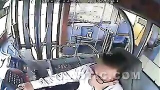 Thugs Armed With A Knife Rob A Bus Driver In Ecuador