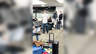 Florida: Man harassing Muslim woman wearing hijab at airport