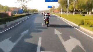 Chinese Biker Films His Friend`s Crash