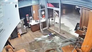 Turkey: Man trashes a Burger King over the ongoing conflict in the Middle East