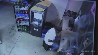 Oakland: thieves using backhoe to break into Oakland store with clerk inside