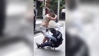Japanese Police Vs Guy Armed with a Pipe