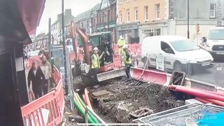 2 Guys Attack Construction Workers