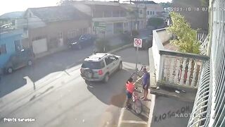 Cyclist Escapes Death (Minas Gerais)