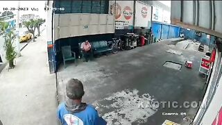 Mechanic Dodges Bullets In Ecuador