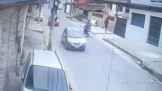 Elderly Couple Carjacked By Gang in Brazil