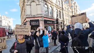 Palestine Supporters Get Into A Fight With Local Patriots In The UK