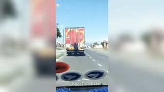 Thief Gets Robbed After Stealing From Moving Truck