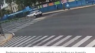 Old man is hit by a bus without looking around in Brazil