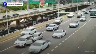 Hot Woman Escapes Kidnappers Car After Crash On Thai Highway