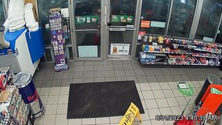 Florida: Knife-wielding thief grabs victim by throat at Brandon gas station