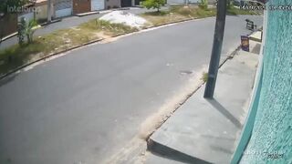 Dude Gets Robbed Of His Bike & Phone