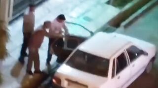 Iran: Morality police attacks a woman not wearing hijab in a car