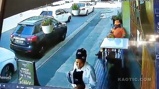South African Girl Gets into Fight With Purse Snatcher