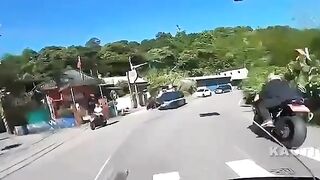 Taiwanese Bikers Collide at High Speed