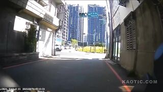 Girl On Father`s Mercedes Destroys Rider In Taiwan