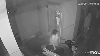 Brave Woman Fights Off Home Invader