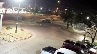 Dallas Undercover Cop Shoots Carjackers