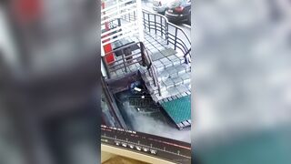 Worker Falls After Safety Rope Snaps