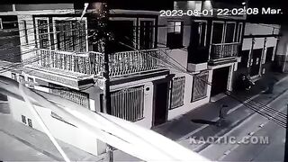 Girl Getting Shot During Robbery In Colombia