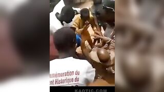 Corrupter Authority Beaten By Protesters In Niger