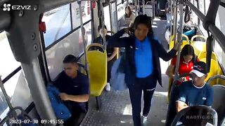 Bus Passengers Robbed At The Knifepoint In Ecuador