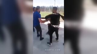 Estarreja - Group of gypsy individuals attack a "young man" with sticks, punches and kicks at the train station.