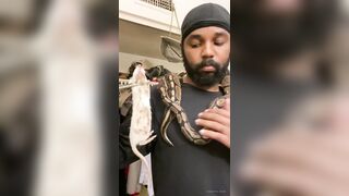Snake Handler Makes Rookie Mistake