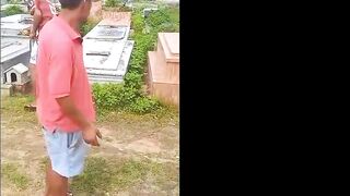 Graveyard Thief Gets Clubbed