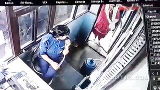 Toll Booth Worker Attacked By Female Driver In India