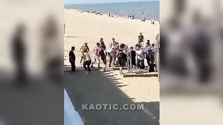 Fight migrant wild beach