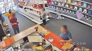 Robber Holds up Teddy Bear Store - kids inside