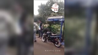 Three Kiled In Motorcycle VS Rickshaw Crash In Colombia