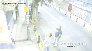 Man Choked, Mugged By Three Thugs In Mexico