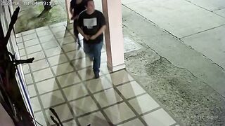 Couple Robbed By rmed Thugs In Ecuador