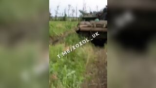 Fried Ukrainian tanker, on a damaged Ukrainian tank