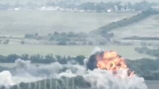 Ukrainian tanker flew into the sky after Russians fired at a leopard tank