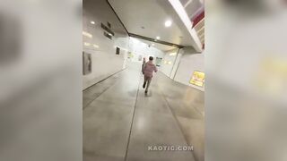 Staged Or Nah? Oregon man tries to steal purse, skater stops him