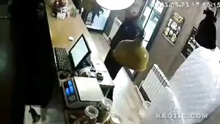 Russia: drunk customer got into a fight with the owner of the bar