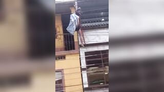 TV Thief Electrocuted In Ecuador