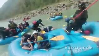 Fight Breaks Out Among Tourists During River Rafting In India